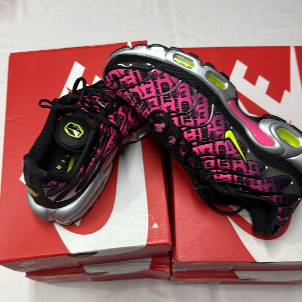 NEW Nike Air Max Plus Mercurial Mens Low Tuned Air Casual Shoes FJ4883-001 - Picture 13 of 16